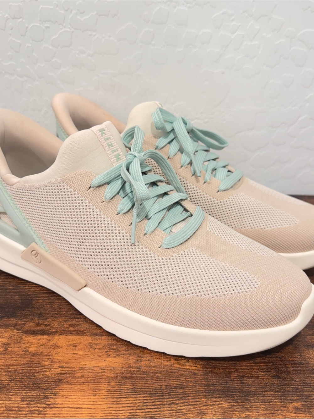 Kizik Athens 2 Hands Free Sneakers Women’s 9 Beige Blue
